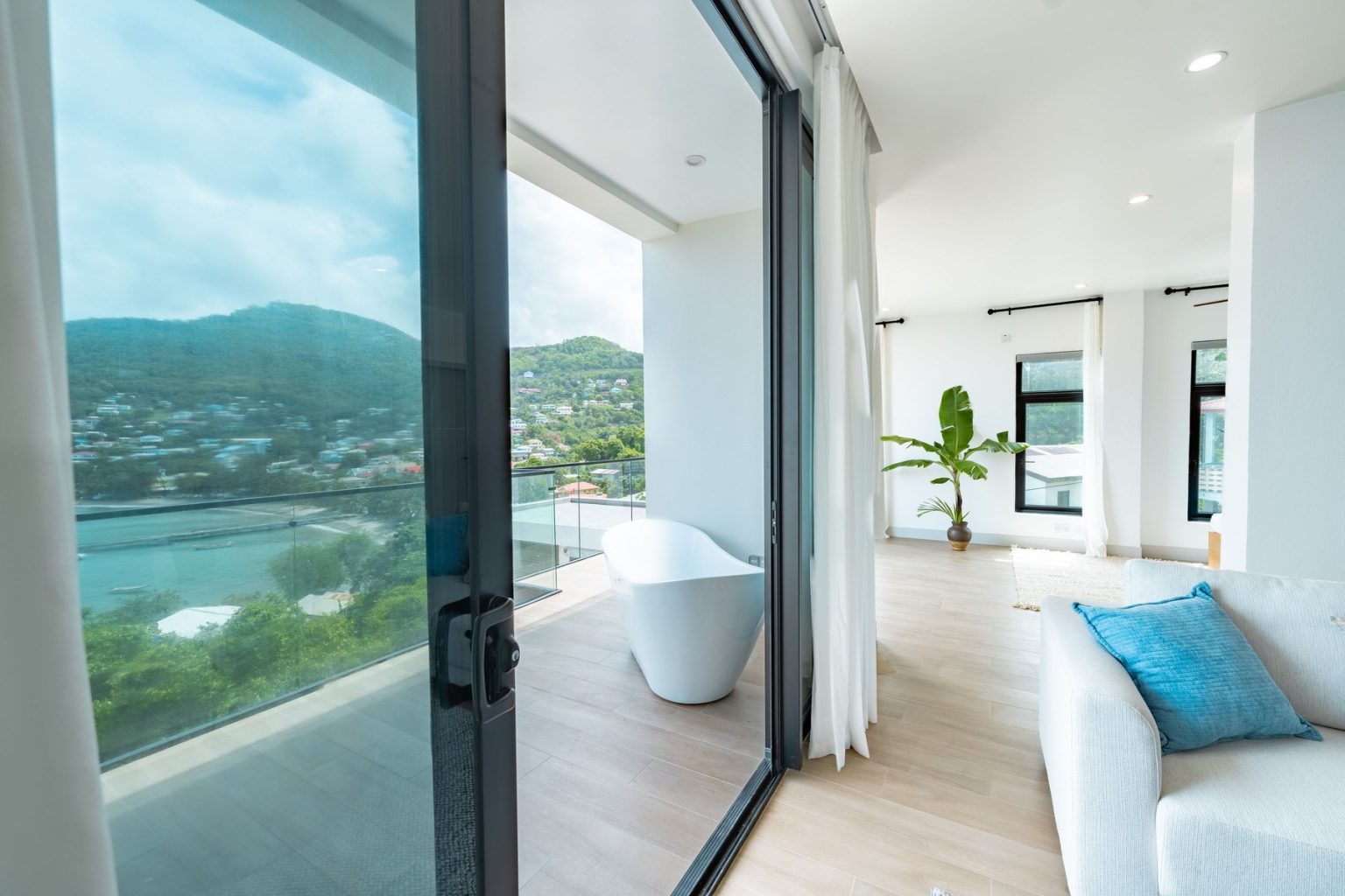Soaking tub on the Harbour Villa 1 balcony, looking out over the harbour