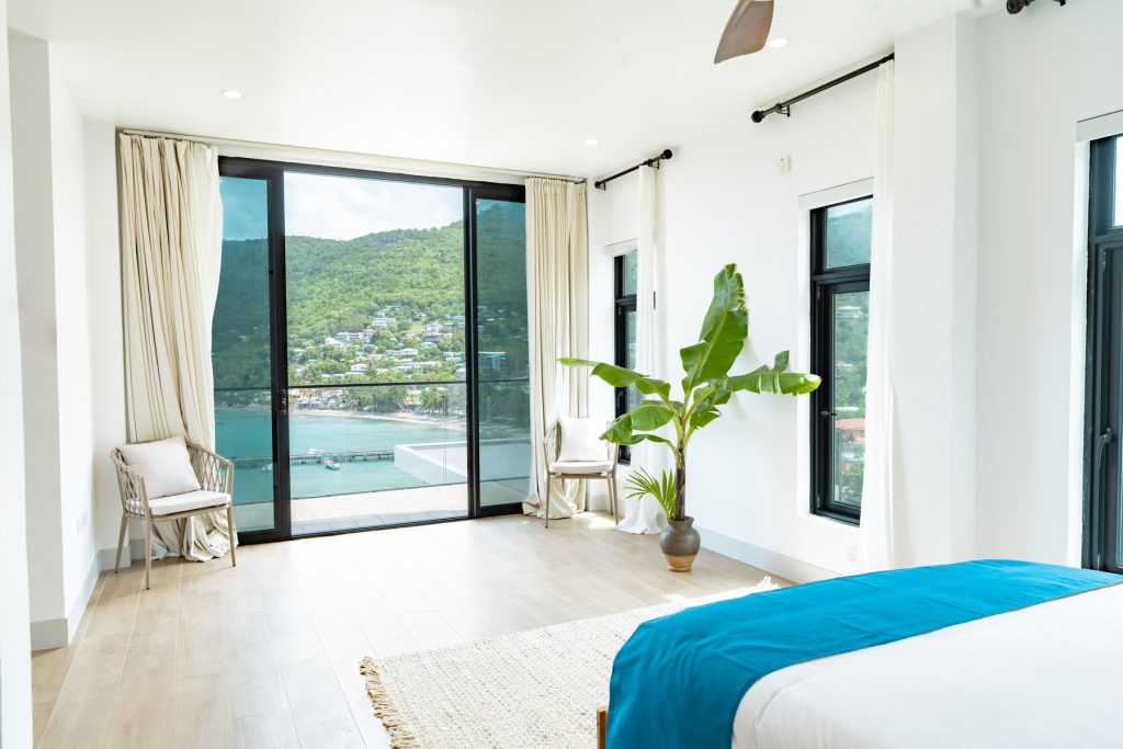 Harbour Villa 1 bedroom with a banana plant and a view of the hills